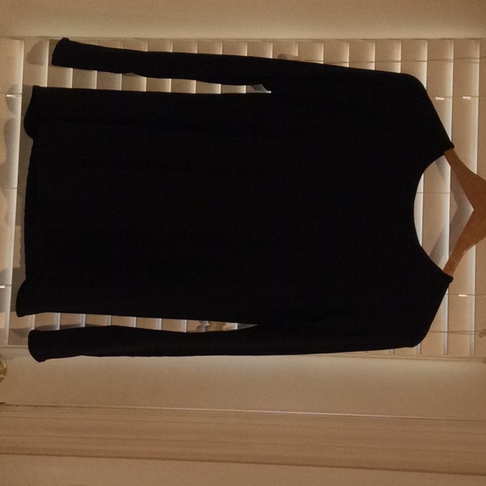 Loose fitting pleated back long top